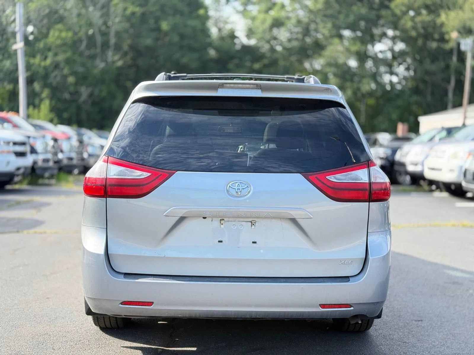 Used 2017 Toyota Sienna XLE w/ Outdoor Package FWD image 7