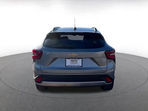 Used 2025 Chevrolet Trax LT image 12