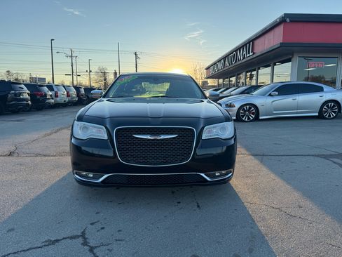 Used 2019 Chrysler 300 Limited image 8