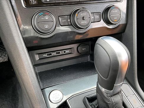 Used 2018 Volkswagen Tiguan SE FWD image 31