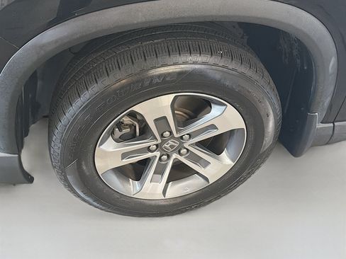 Used 2025 Honda Pilot EX-L image 11