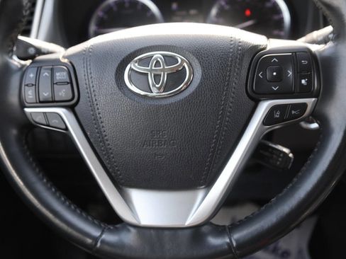 Used 2019 Toyota Highlander XLE image 17