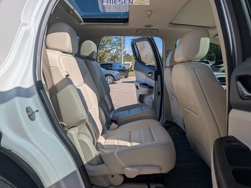 Used 2023 GMC Acadia Denali w/ Denali Ultimate Package AWD/4WD image 26