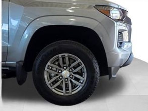 Used 2023 Chevrolet Colorado LT w/ LT Convenience Package II image 27