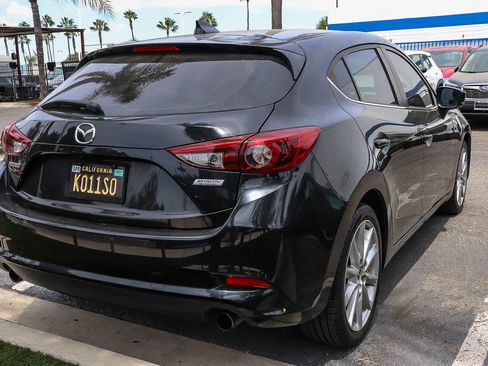 Used 2017 MAZDA MAZDA3 Grand Touring w/ Premium Equipment Package FWD image 12