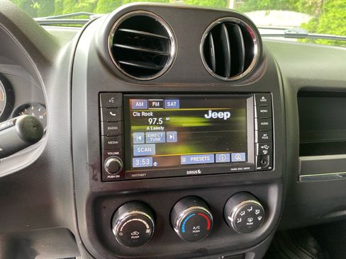 Used 2015 Jeep Patriot Latitude AWD/4WD image 13