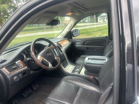 Used 2012 Cadillac Escalade Platinum AWD/4WD image 14