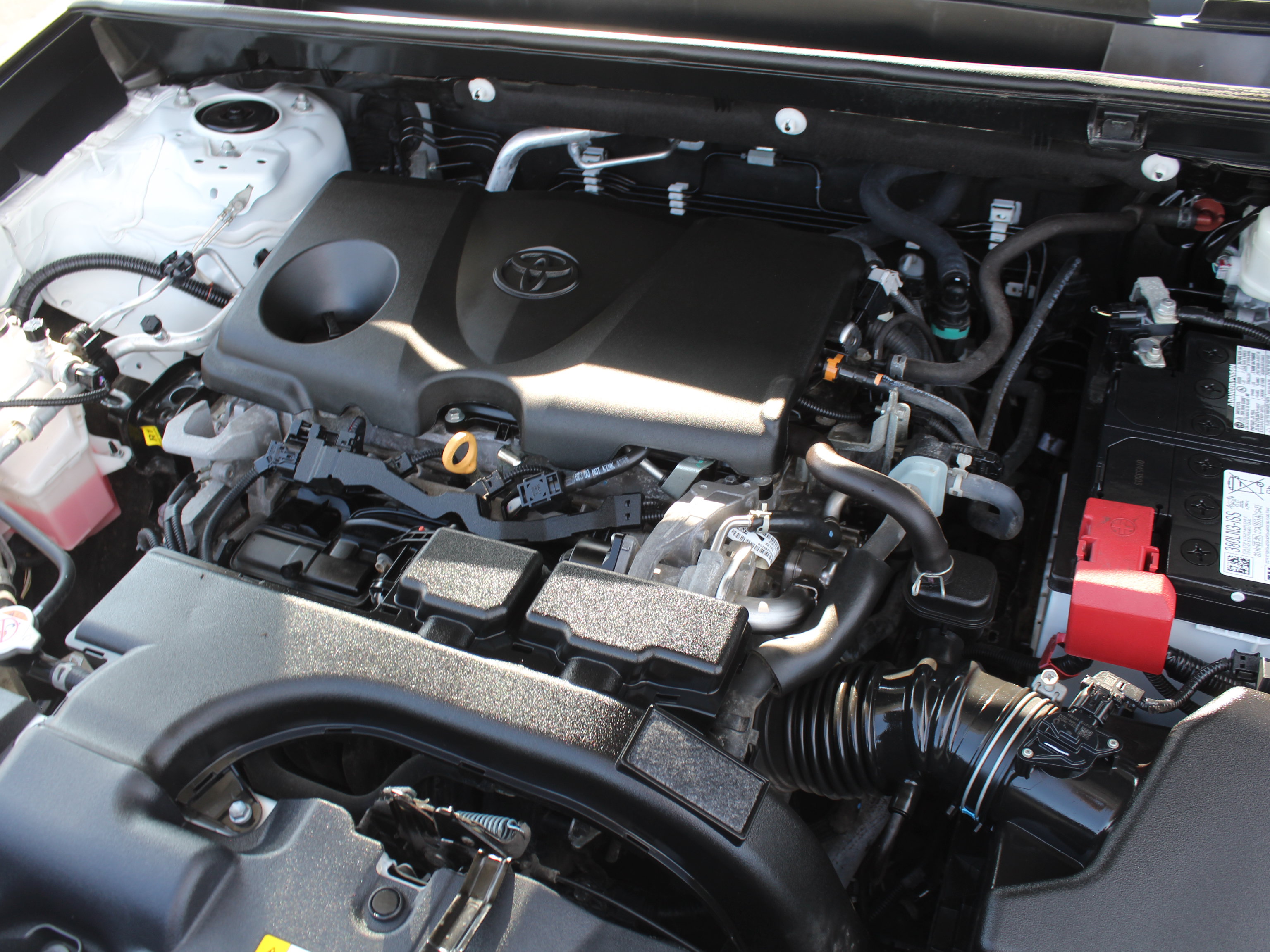Used 2021 Toyota RAV4 LE AWD/4WD image 29