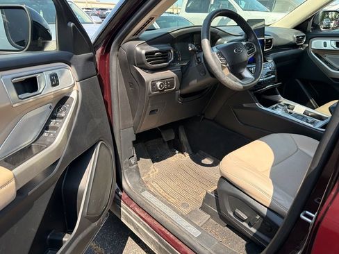 Used 2023 Ford Explorer Limited w/ Limited Technology Package AWD/4WD image 7
