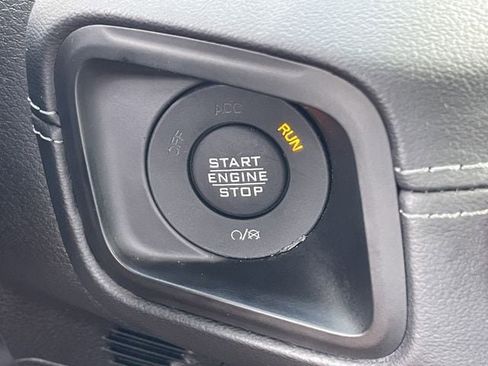 Used 2024 Jeep Gladiator Rubicon AWD/4WD image 24