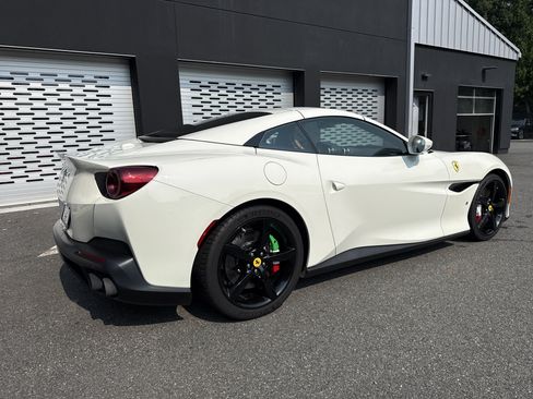 Used 2019 Ferrari Portofino RWD image 32