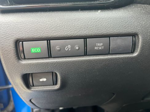 Used 2022 Nissan Sentra SV FWD image 12