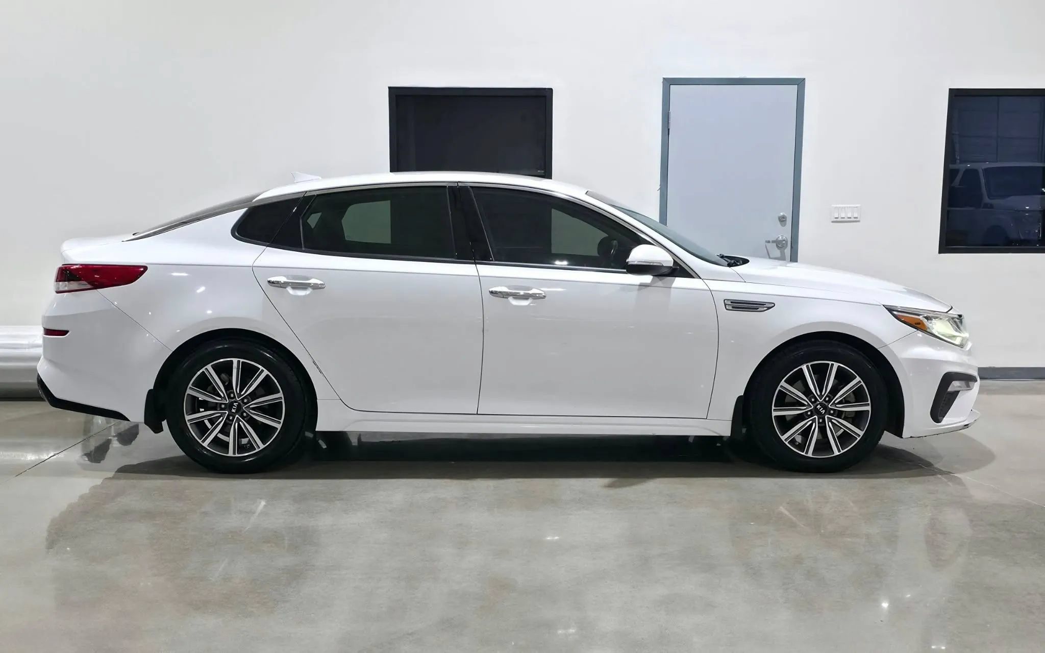 Used 2019 Kia Optima EX FWD image 2