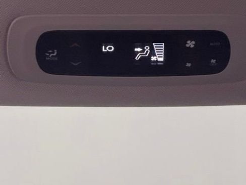 Certified 2024 Chrysler Pacifica Touring-L FWD image 23