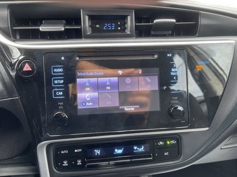 Used 2018 Toyota Corolla L image 15