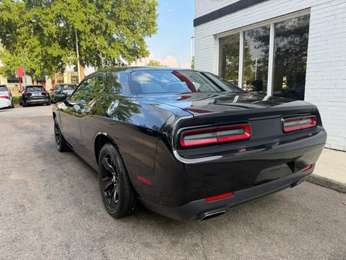 Used 2016 Dodge Challenger SXT RWD image 7