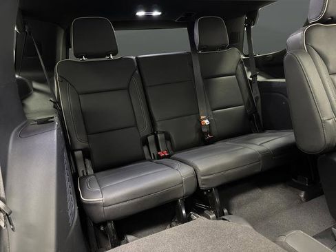 Used 2022 GMC Yukon SLT w/ SLT Premium Package image 35
