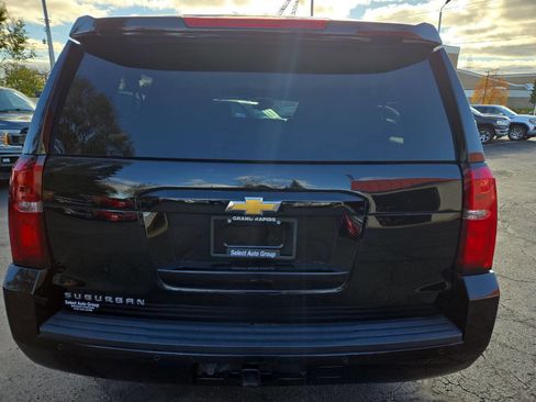 Used 2020 Chevrolet Suburban LT image 8