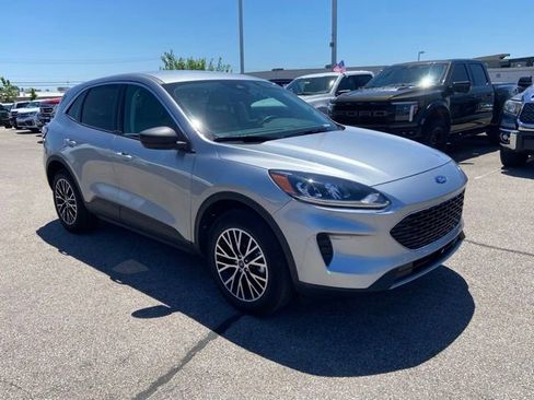 Used 2022 Ford Escape SE FWD image 2