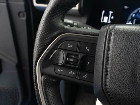 Used 2025 Toyota 4Runner SR5 AWD/4WD image 7