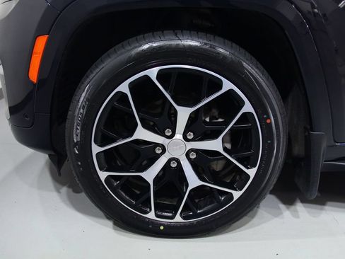 Used 2024 Jeep Grand Cherokee Summit AWD/4WD image 17