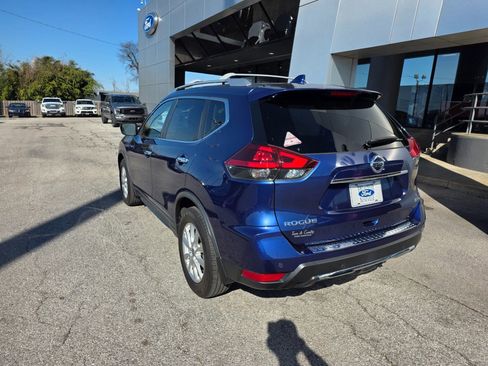 Used 2020 Nissan Rogue SV image 4