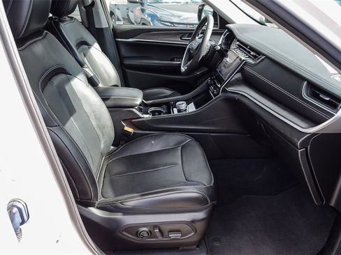 Used 2023 Jeep Grand Cherokee Limited w/ Luxury Tech Group II image 17