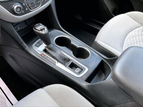 Used 2018 Chevrolet Equinox LT w/ Sun & Infotainment Package image 17