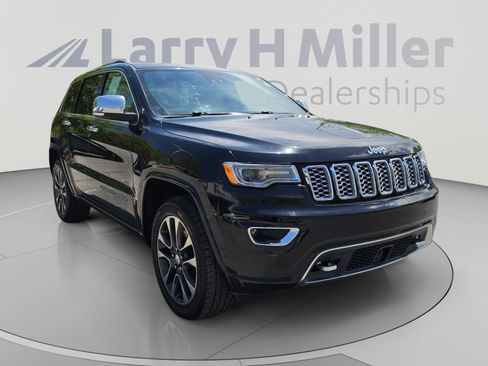 Used 2017 Jeep Grand Cherokee Overland w/ Jeep Active Safety Group AWD/4WD image 7