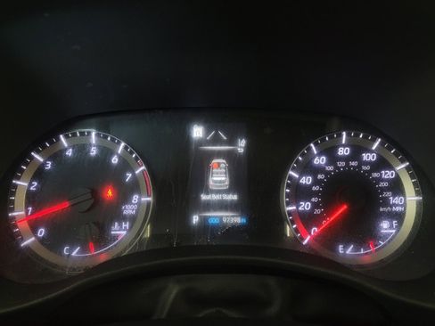 Used 2022 Toyota Highlander L FWD image 23