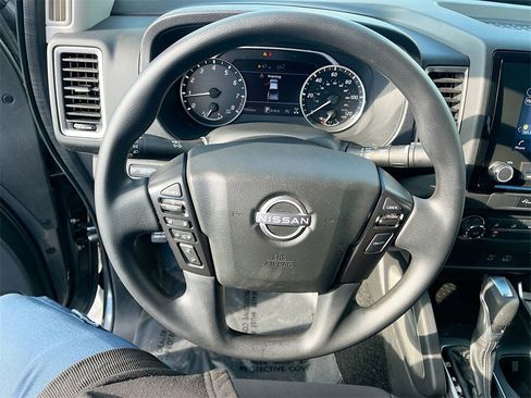 Used 2024 Nissan Frontier SV image 11