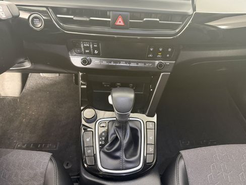 Used 2025 Kia Seltos S AWD/4WD image 19