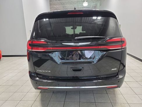 New 2026 Chrysler Pacifica Select image 6