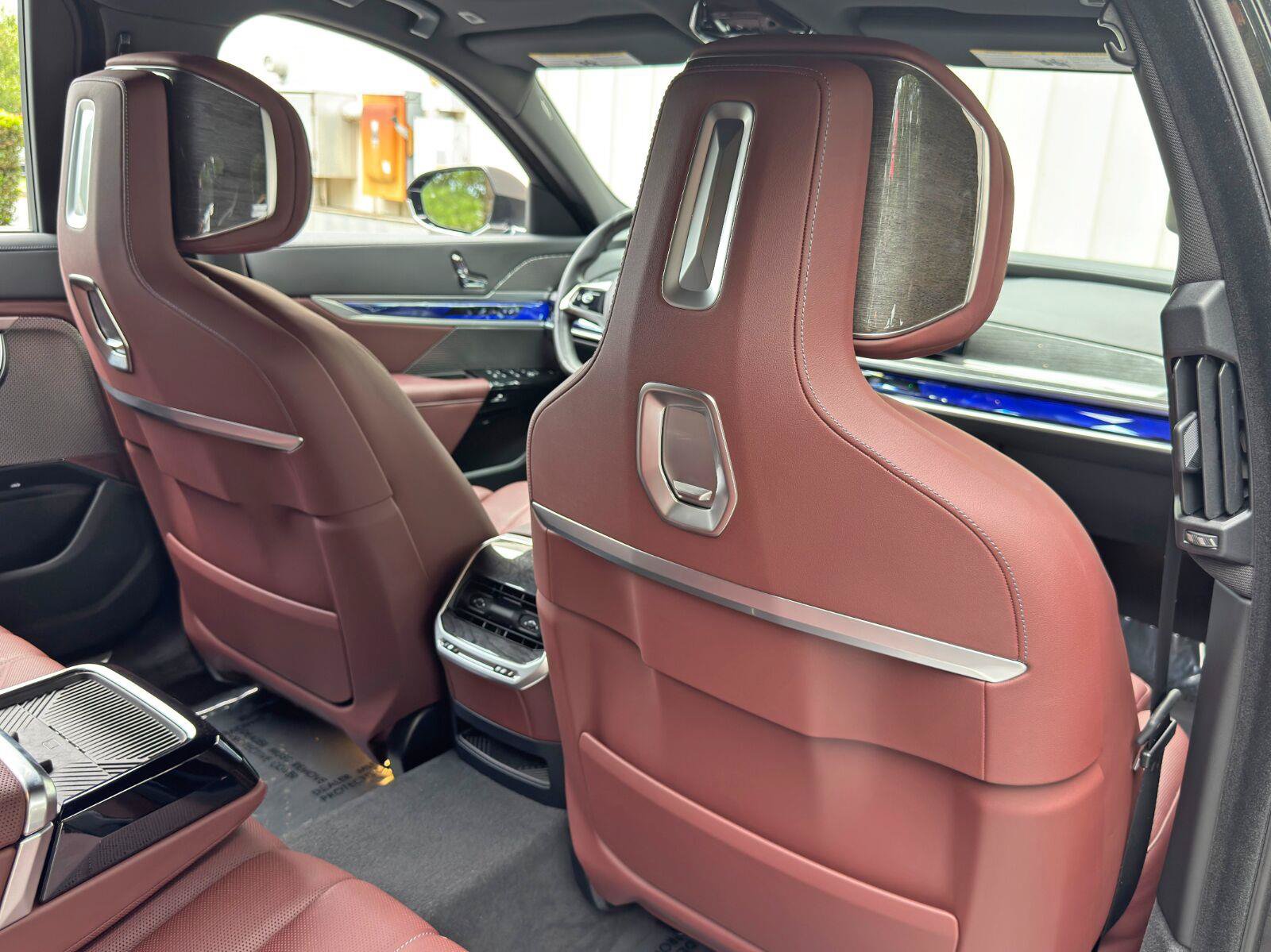 Used 2023 BMW i7 xDrive60 AWD/4WD image 44
