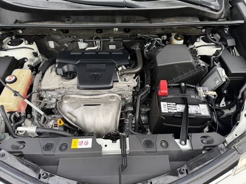 Used 2018 Toyota RAV4 LE w/ All Weather Liner Package image 20