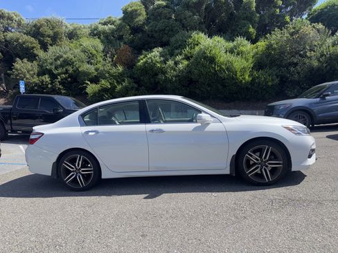 Used 2016 Honda Accord Touring image 6