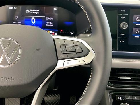 Used 2024 Volkswagen Taos SE image 19