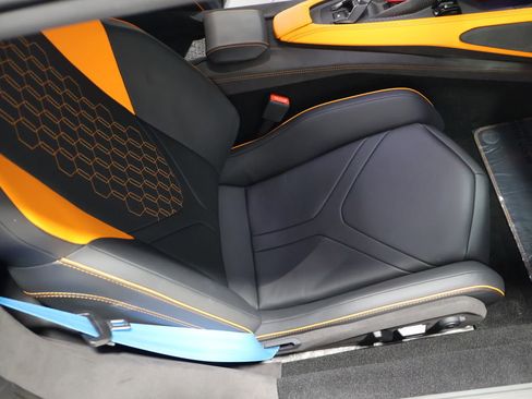 Used 2025 Lamborghini Revuelto AWD/4WD image 40