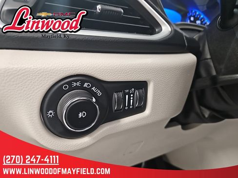 Used 2024 Chrysler Pacifica Touring-L image 16