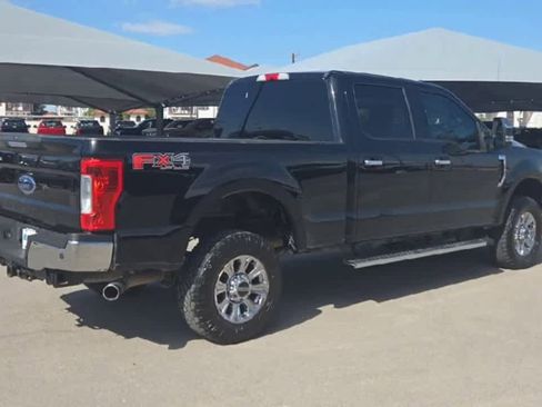 Used 2019 Ford F250 XLT w/ XLT Premium Package image 9