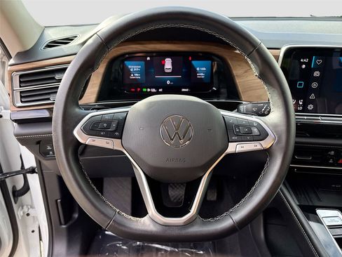 Used 2025 Volkswagen Atlas SE image 11