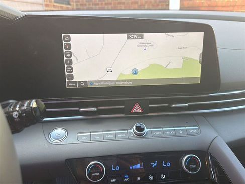 Used 2023 Hyundai Elantra SEL w/ Convenience Package FWD image 7