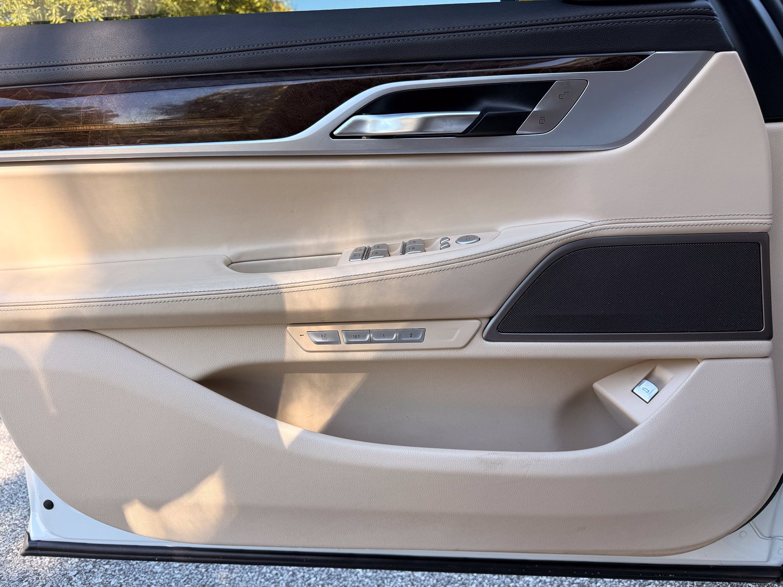 Used 2018 BMW 750i RWD image 44