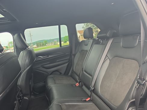 Used 2023 Jeep Grand Cherokee Altitude AWD/4WD image 14