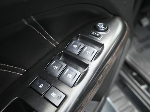 Used 2022 GMC Canyon Denali RWD image 16