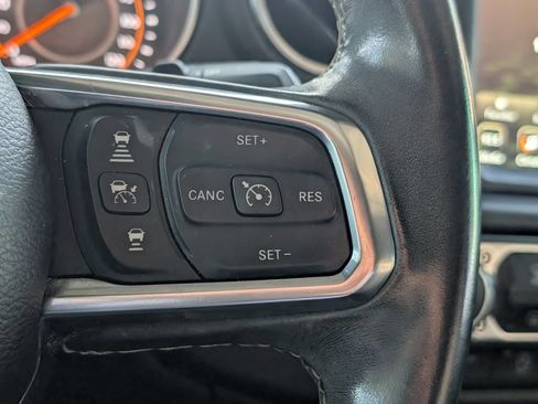 Used 2020 Jeep Wrangler Unlimited Sahara AWD/4WD image 22