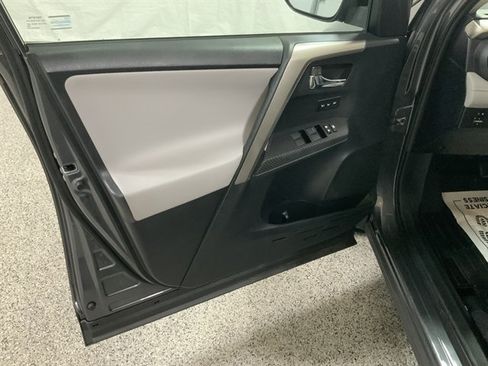 Used 2015 Toyota RAV4 Limited w/ Technology Package AWD/4WD image 17