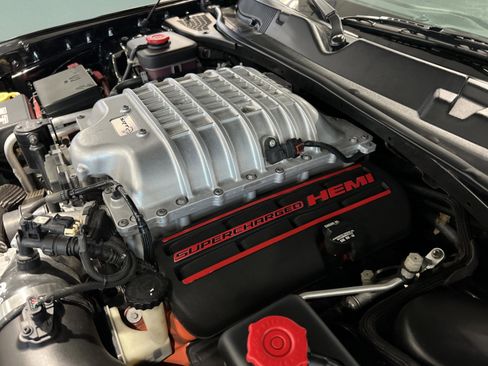 Used 2016 Dodge Challenger SRT Hellcat image 32