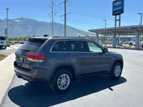 Used 2019 Jeep Grand Cherokee Laredo AWD/4WD image 7