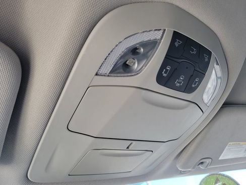 Used 2021 Chrysler Pacifica Touring-L FWD image 16